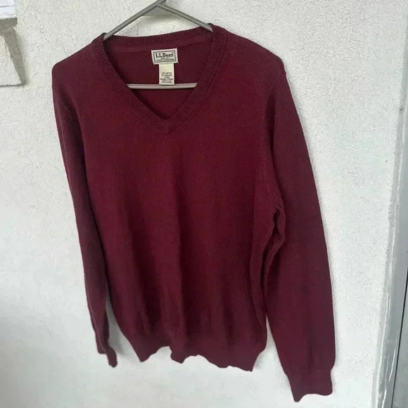 L.L. Bean cotton cashmere v neck sweater. Size Small. Wine/burgundy L.L.Bean - Picture 2 of 5